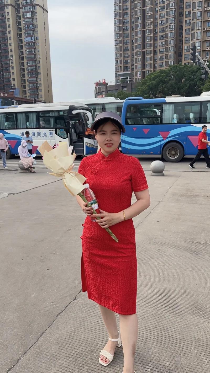 新澳门彩出码走势和考生爸爸穿旗袍送考与考生爸爸穿旗袍送考生礼物